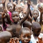 Activité d’accompagnement sur les jeux collectifs d’enfants pour encourager le vivre ensemble à kabondozi    